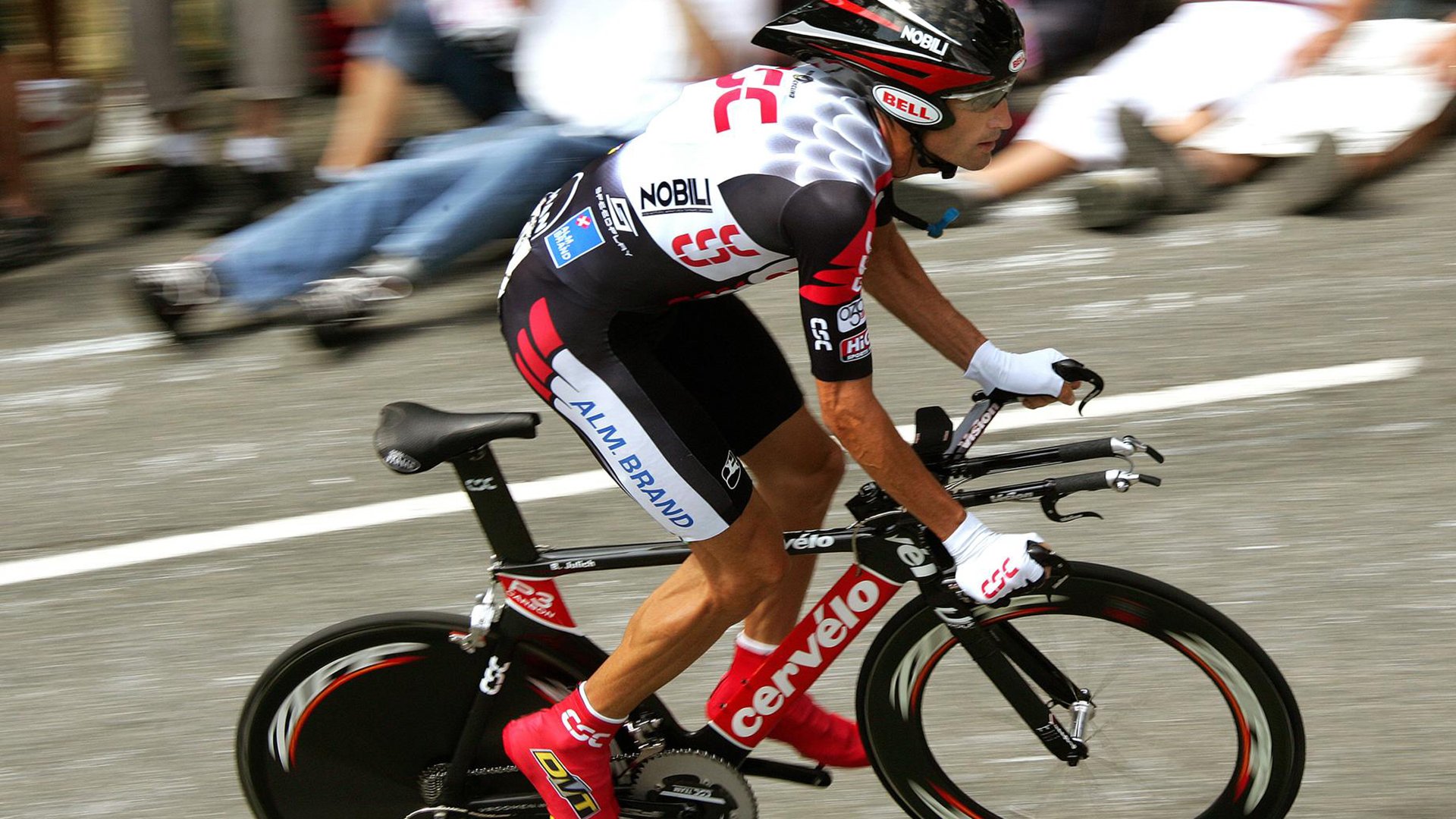 阿伦·斯密斯：以冷静思维指挥全黑队进攻，让比赛节奏变得流畅